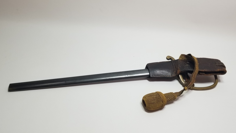 OSMANLI DÖNEMİ ORİJİNAL BEL ASKISI VE SIRMALI PÜSKÜLÜYLE ALLAH BİZİMLE YAZILI NADİR BOYDA TOPÇU KILICI - TOPÇU SUBAYI'NIN SON SAVUNMA KILICI