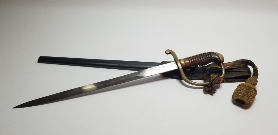 OSMANLI DÖNEMİ ORİJİNAL BEL ASKISI VE SIRMALI PÜSKÜLÜYLE ALLAH BİZİMLE YAZILI NADİR BOYDA TOPÇU KILICI - TOPÇU SUBAYI'NIN SON SAVUNMA KILICI