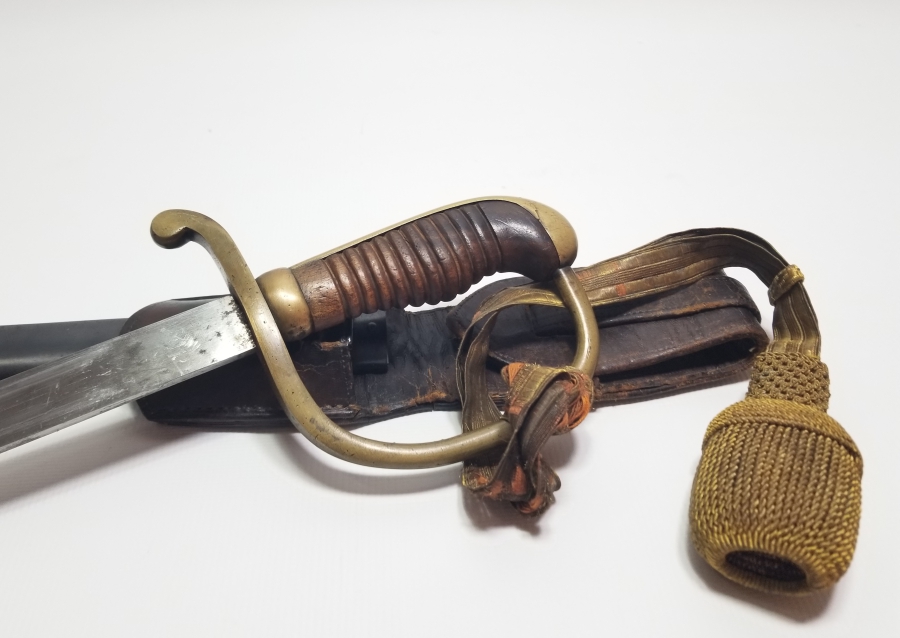 OSMANLI DÖNEMİ ORİJİNAL BEL ASKISI VE SIRMALI PÜSKÜLÜYLE ALLAH BİZİMLE YAZILI NADİR BOYDA TOPÇU KILICI - TOPÇU SUBAYI'NIN SON SAVUNMA KILICI