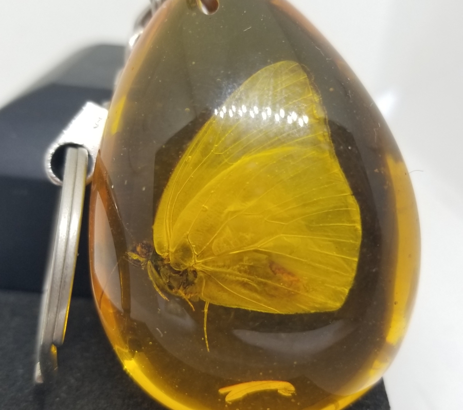 İÇİNDE KELEBEK BULUNAN ÖZEL YAPIM RUS ANAHTARLIK