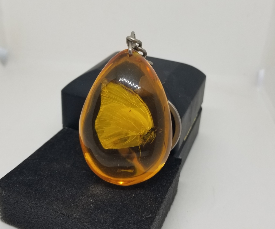 İÇİNDE KELEBEK BULUNAN ÖZEL YAPIM RUS ANAHTARLIK