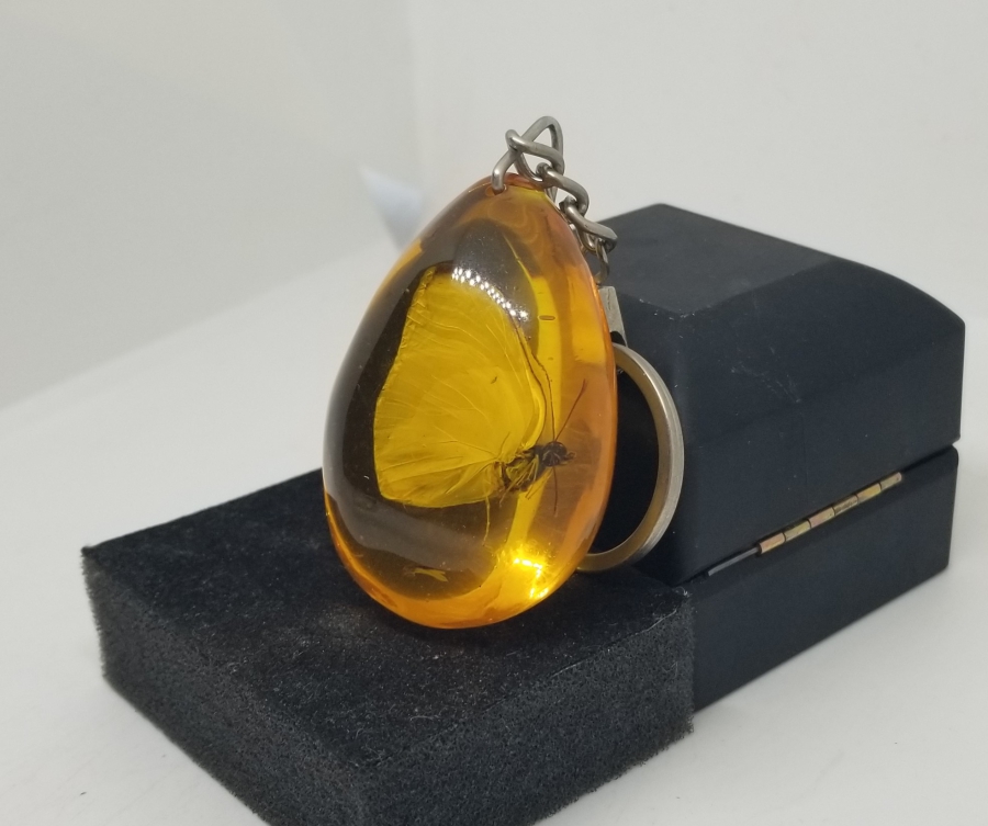 İÇİNDE KELEBEK BULUNAN ÖZEL YAPIM RUS ANAHTARLIK