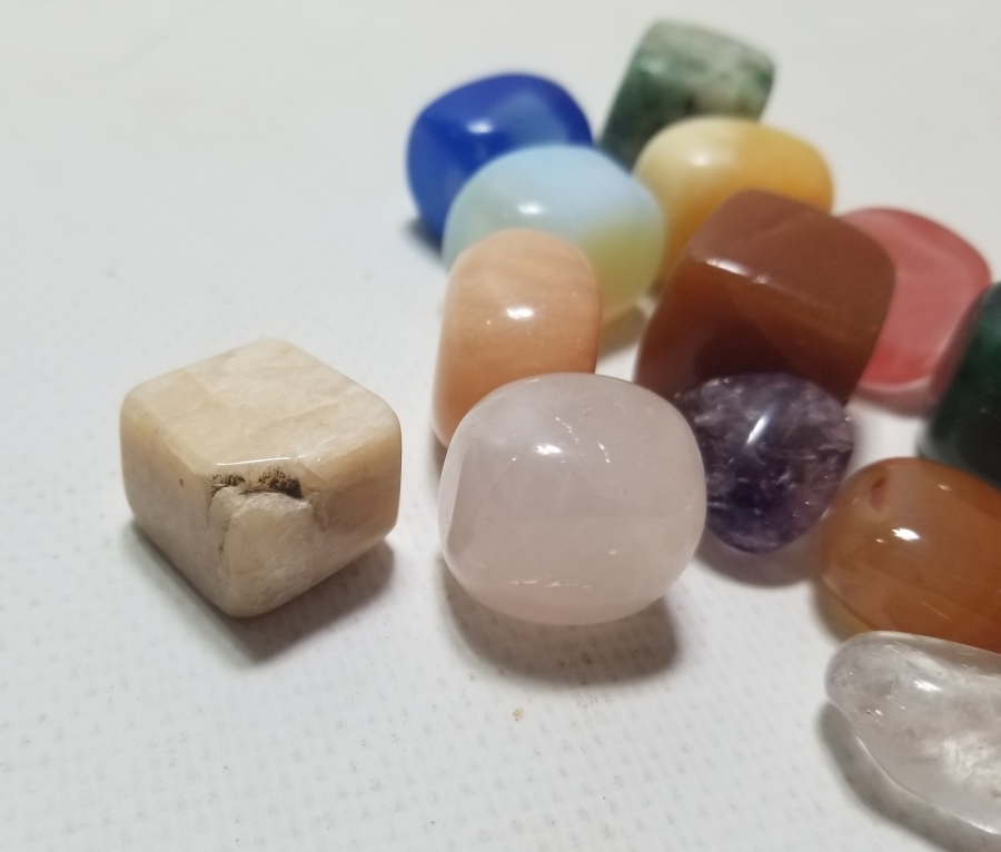 ÜZERİ CİLALANMIŞ ANTİKA DOĞAL TAŞ LOTU