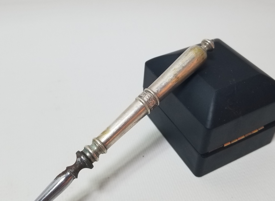 ÜZERİ İNSİYALLİ GÜMÜŞ KAPLAMA ANTİKA SERVİS ÇATALI