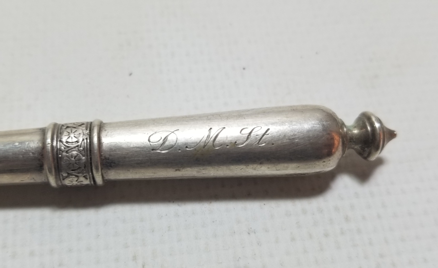 ÜZERİ İNSİYALLİ GÜMÜŞ KAPLAMA ANTİKA SERVİS ÇATALI