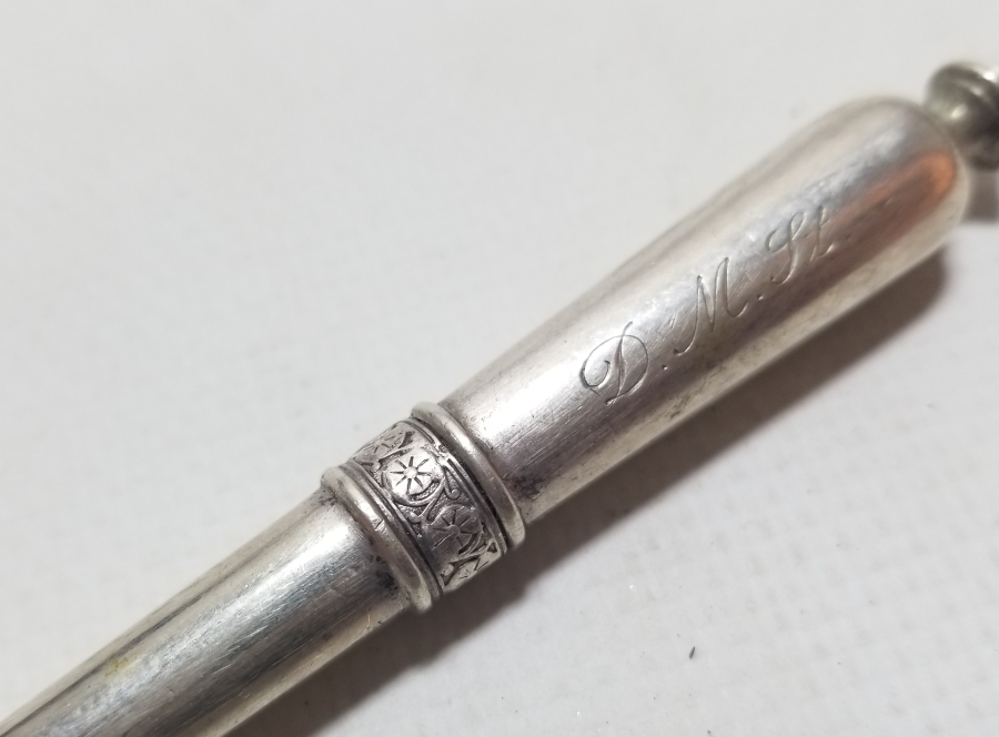 ÜZERİ İNSİYALLİ GÜMÜŞ KAPLAMA ANTİKA SERVİS ÇATALI