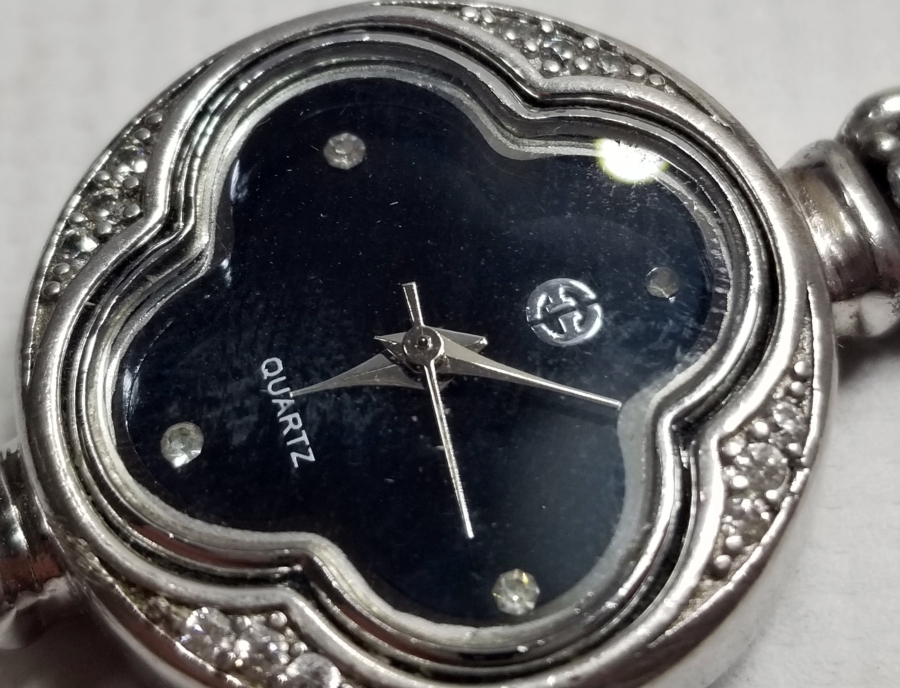 MARGAZİT TAŞLI PİLLİ KOL SAATİ