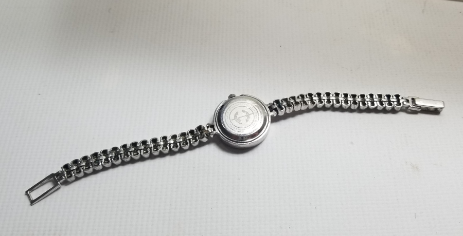 MARGAZİT TAŞLI PİLLİ KOL SAATİ