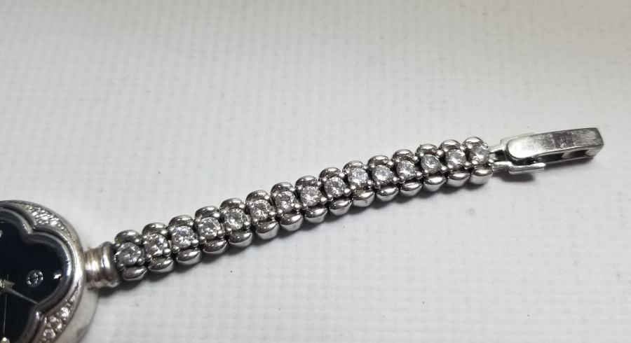 MARGAZİT TAŞLI PİLLİ KOL SAATİ