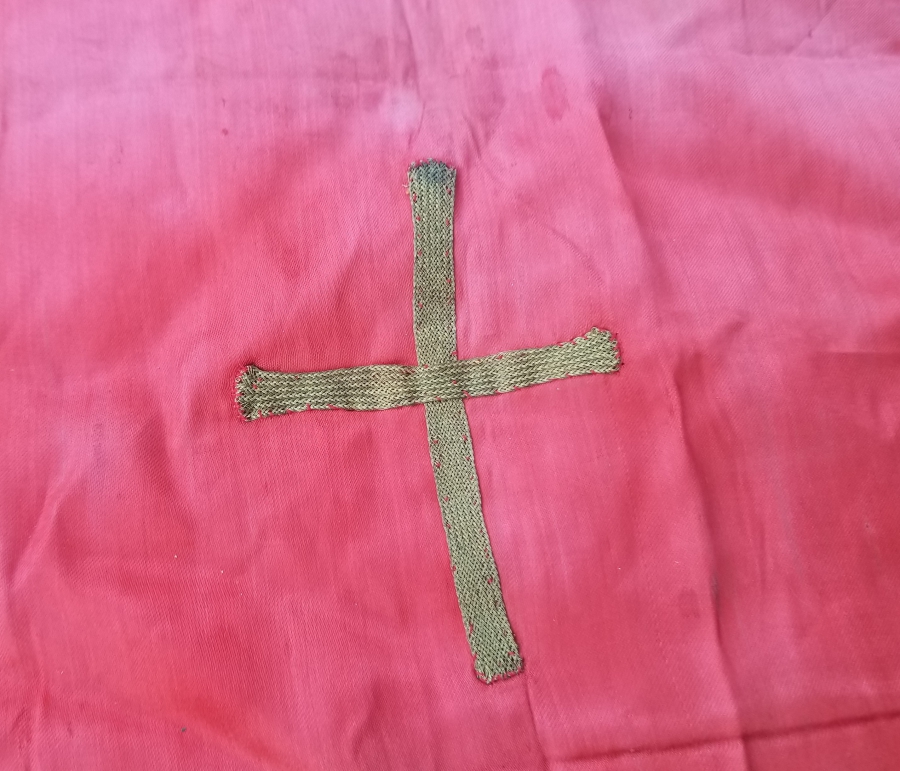 OSMANLI DÖNEMİ İKİ ADET ALTIN SIRMALI NADİR KİLİSE BAYRAĞI