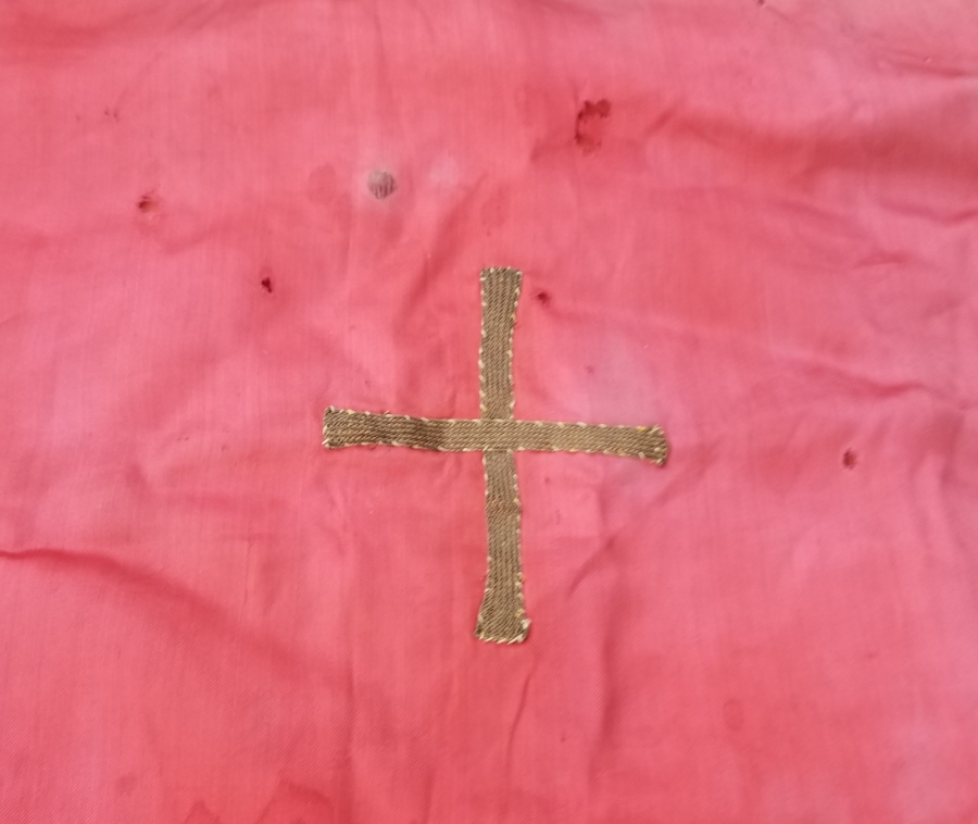 OSMANLI DÖNEMİ İKİ ADET ALTIN SIRMALI NADİR KİLİSE BAYRAĞI