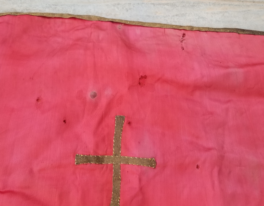 OSMANLI DÖNEMİ İKİ ADET ALTIN SIRMALI NADİR KİLİSE BAYRAĞI