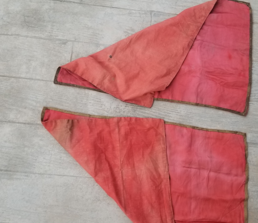 OSMANLI DÖNEMİ İKİ ADET ALTIN SIRMALI NADİR KİLİSE BAYRAĞI