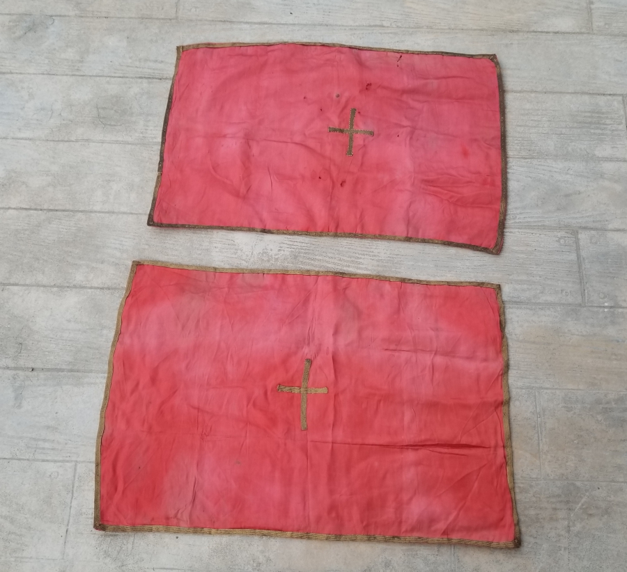 OSMANLI DÖNEMİ İKİ ADET ALTIN SIRMALI NADİR KİLİSE BAYRAĞI