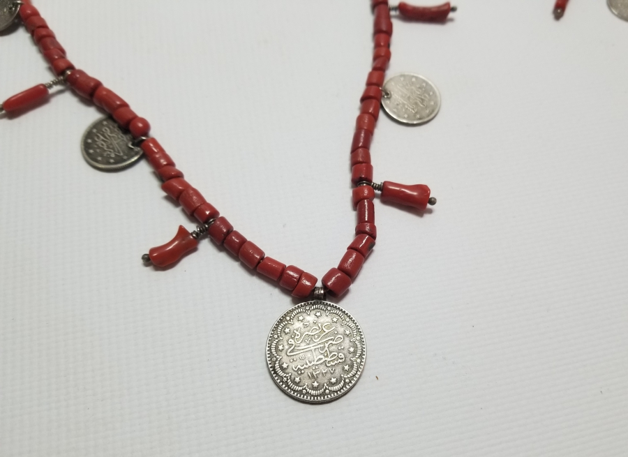 MERCAN TAŞLARINDAN DİZAYN EDİLMİŞ OSMANLI PARALI GERDANLIK VE BİLEKLİK