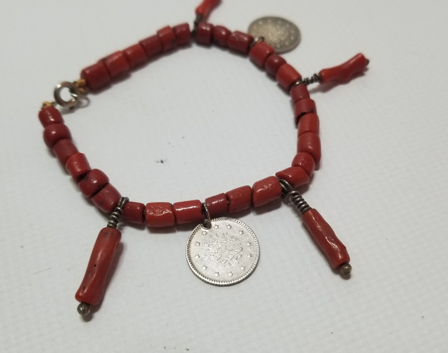 MERCAN TAŞLARINDAN DİZAYN EDİLMİŞ OSMANLI PARALI GERDANLIK VE BİLEKLİK