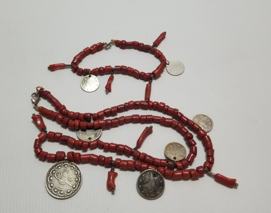 MERCAN TAŞLARINDAN DİZAYN EDİLMİŞ OSMANLI PARALI GERDANLIK VE BİLEKLİK