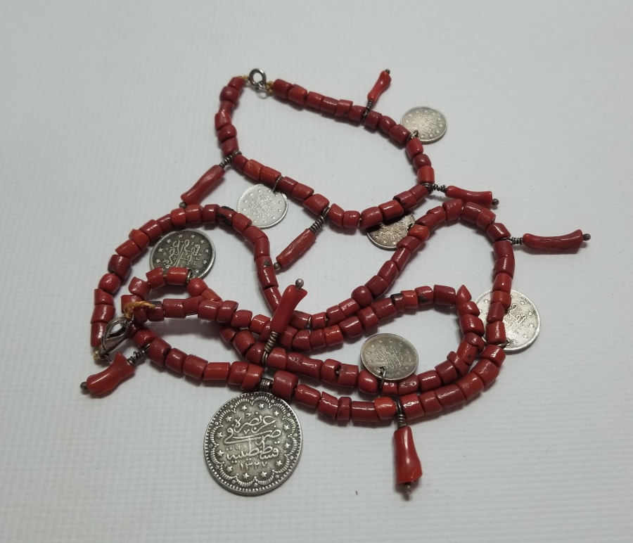 MERCAN TAŞLARINDAN DİZAYN EDİLMİŞ OSMANLI PARALI GERDANLIK VE BİLEKLİK