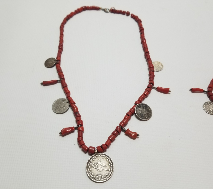 MERCAN TAŞLARINDAN DİZAYN EDİLMİŞ OSMANLI PARALI GERDANLIK VE BİLEKLİK