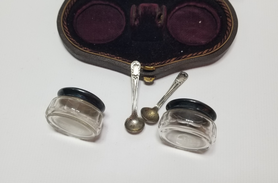 ORİJİNAL KUTUSUNDA ANTİKA GÜMÜŞ SEYAHAT HAVYAR TAKIMI