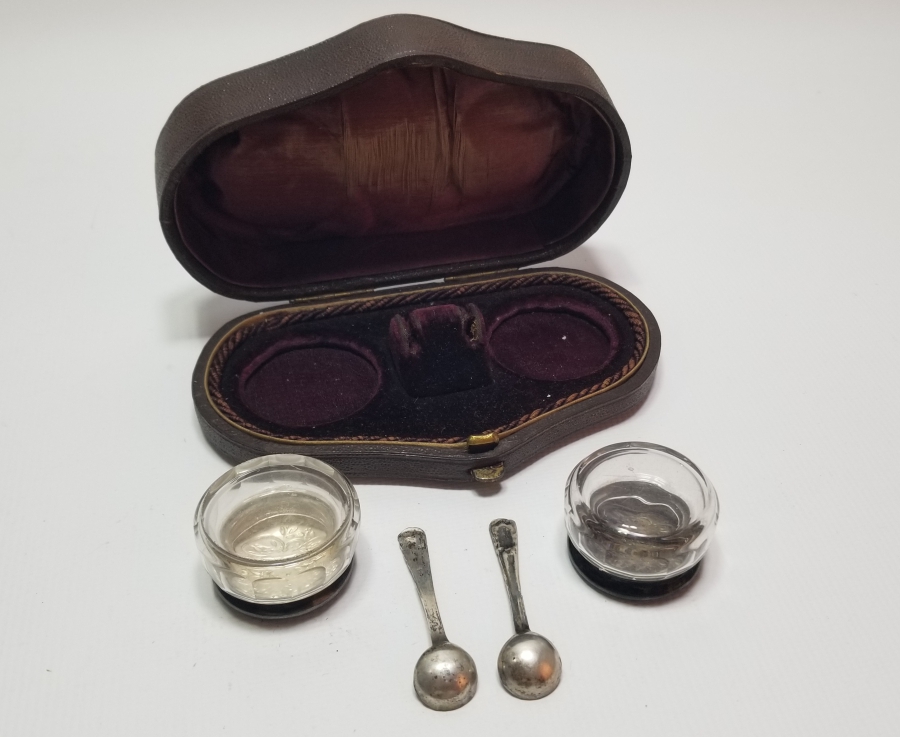 ORİJİNAL KUTUSUNDA ANTİKA GÜMÜŞ SEYAHAT HAVYAR TAKIMI