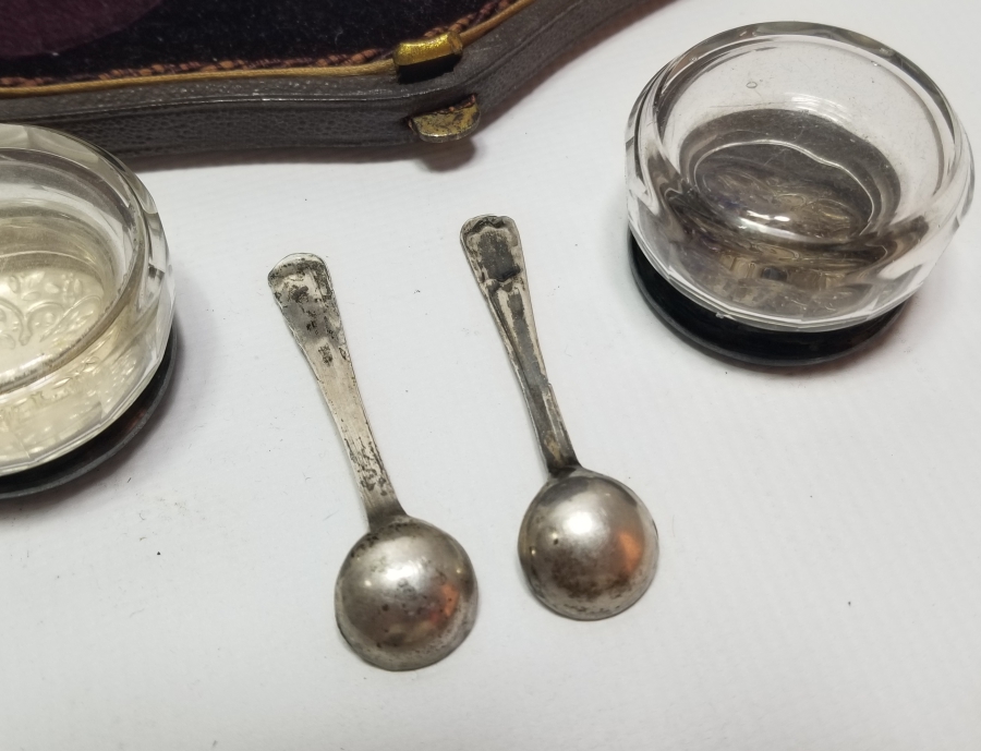 ORİJİNAL KUTUSUNDA ANTİKA GÜMÜŞ SEYAHAT HAVYAR TAKIMI