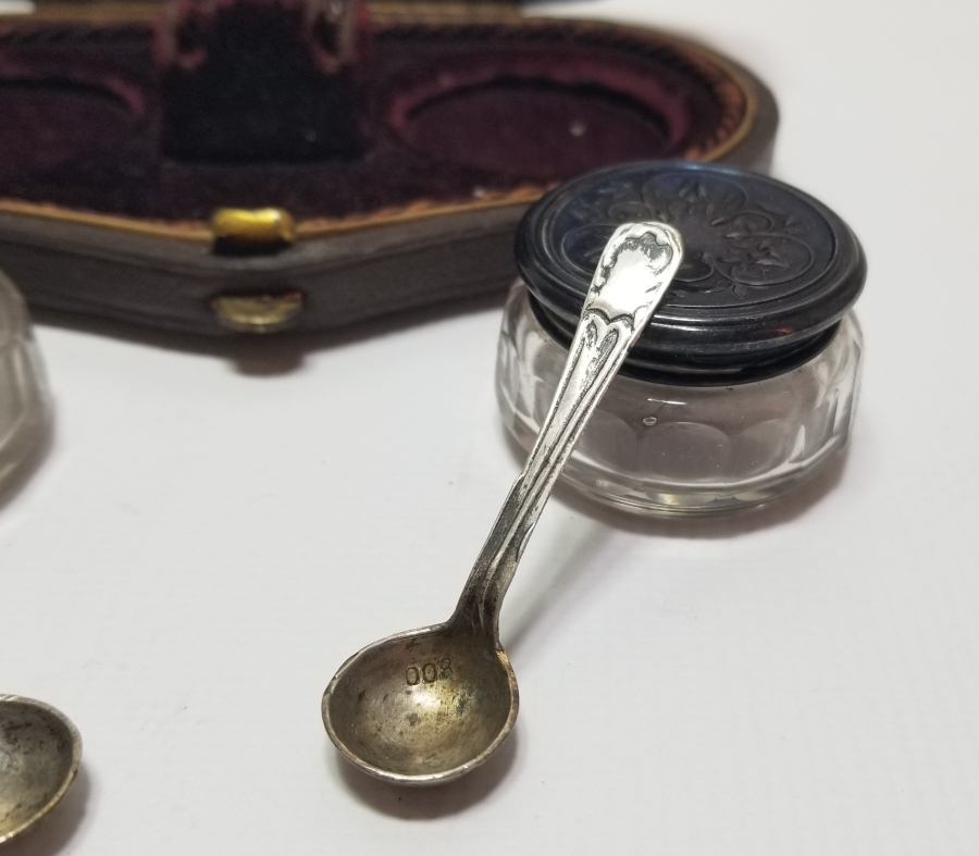 ORİJİNAL KUTUSUNDA ANTİKA GÜMÜŞ SEYAHAT HAVYAR TAKIMI