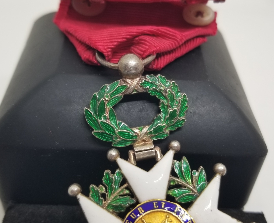 ORİJİNAL ASKI VER KURDELASIYLA ALTIN APLİKLİ FRANSIZ ONUR NİŞANI