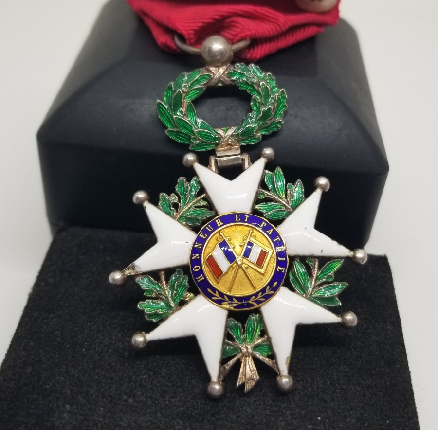 ORİJİNAL ASKI VER KURDELASIYLA ALTIN APLİKLİ FRANSIZ ONUR NİŞANI