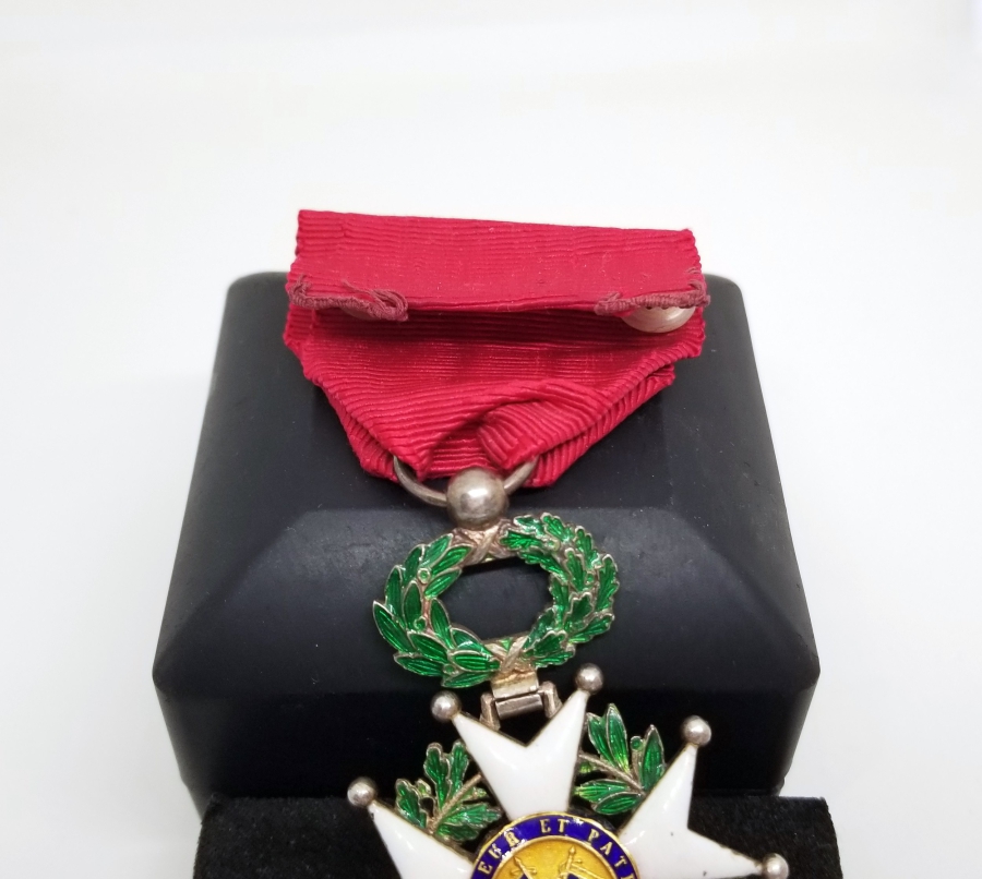 ORİJİNAL ASKI VER KURDELASIYLA ALTIN APLİKLİ FRANSIZ ONUR NİŞANI