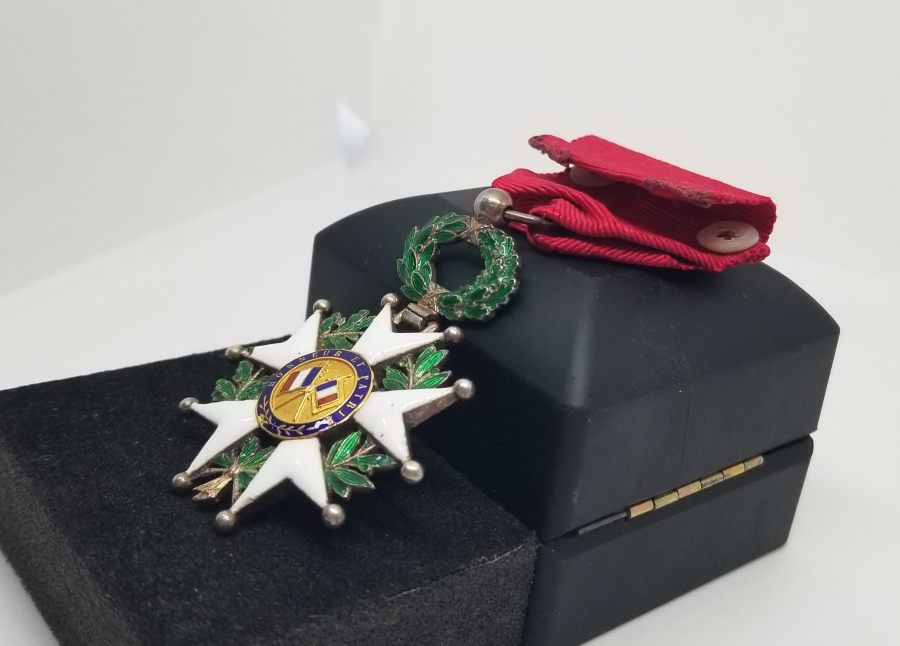 ORİJİNAL ASKI VER KURDELASIYLA ALTIN APLİKLİ FRANSIZ ONUR NİŞANI