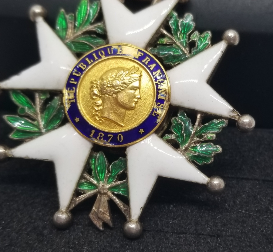 ORİJİNAL ASKI VER KURDELASIYLA ALTIN APLİKLİ FRANSIZ ONUR NİŞANI