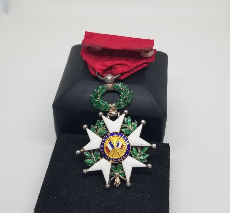 ORİJİNAL ASKI VER KURDELASIYLA ALTIN APLİKLİ FRANSIZ ONUR NİŞANI