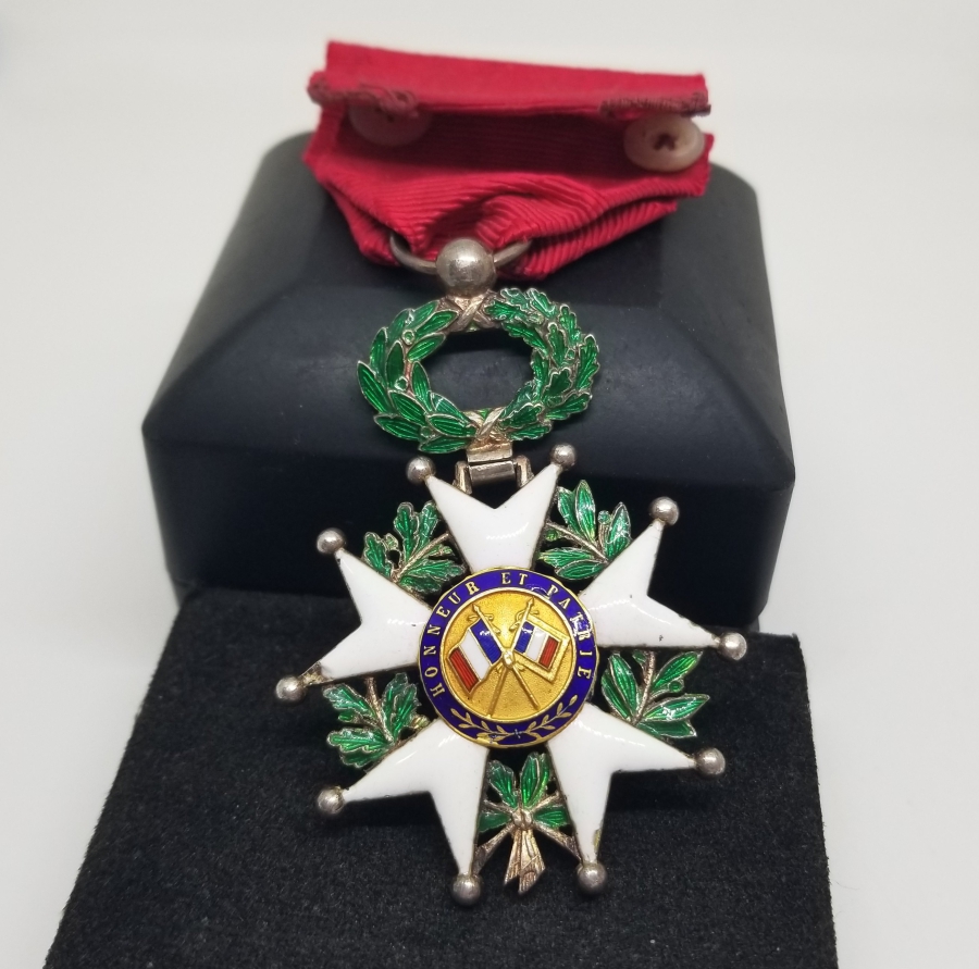 ORİJİNAL ASKI VER KURDELASIYLA ALTIN APLİKLİ FRANSIZ ONUR NİŞANI