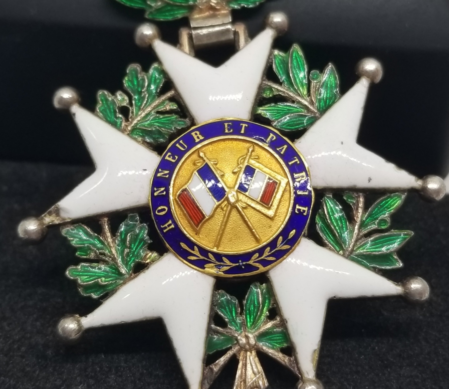 ORİJİNAL ASKI VER KURDELASIYLA ALTIN APLİKLİ FRANSIZ ONUR NİŞANI