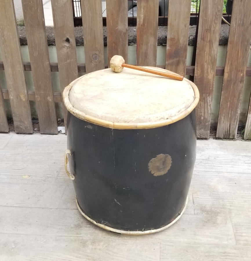 OSMANLI DEVLET ARMASI VE MUZİKA-İ HÜMAYUN AMBLEMLİ ÇOK NADİR MEHTERAN DAVULU VE DÖNEMİNE AİT TOKMAĞI