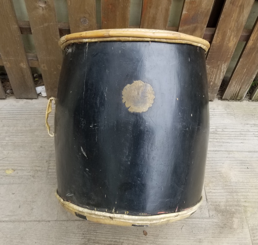 OSMANLI DEVLET ARMASI VE MUZİKA-İ HÜMAYUN AMBLEMLİ ÇOK NADİR MEHTERAN DAVULU VE DÖNEMİNE AİT TOKMAĞI