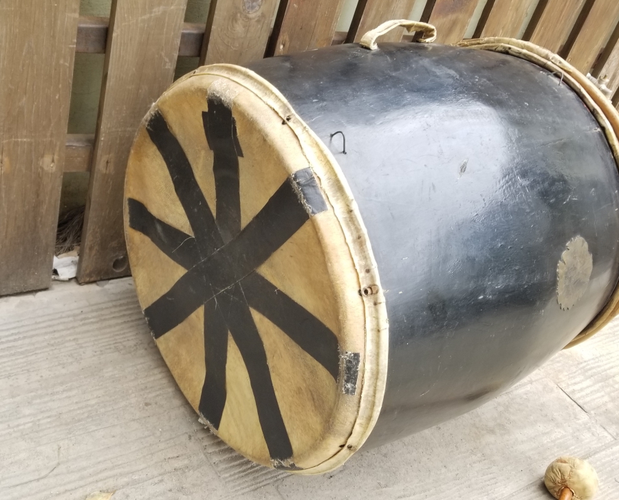 OSMANLI DEVLET ARMASI VE MUZİKA-İ HÜMAYUN AMBLEMLİ ÇOK NADİR MEHTERAN DAVULU VE DÖNEMİNE AİT TOKMAĞI