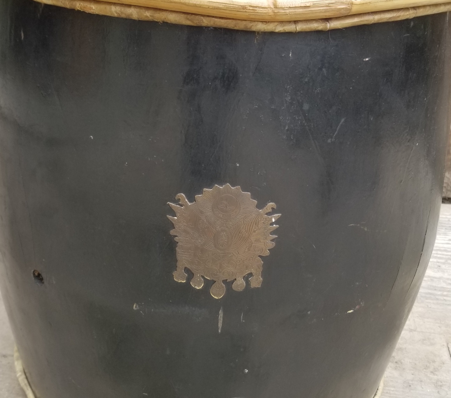 OSMANLI DEVLET ARMASI VE MUZİKA-İ HÜMAYUN AMBLEMLİ ÇOK NADİR MEHTERAN DAVULU VE DÖNEMİNE AİT TOKMAĞI