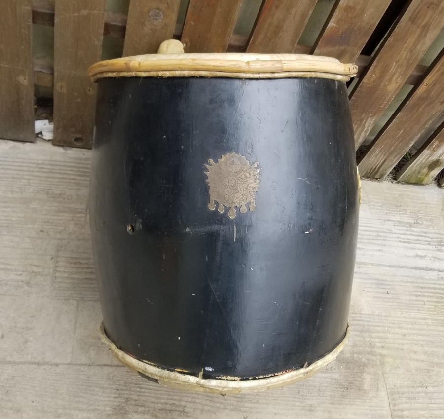 OSMANLI DEVLET ARMASI VE MUZİKA-İ HÜMAYUN AMBLEMLİ ÇOK NADİR MEHTERAN DAVULU VE DÖNEMİNE AİT TOKMAĞI