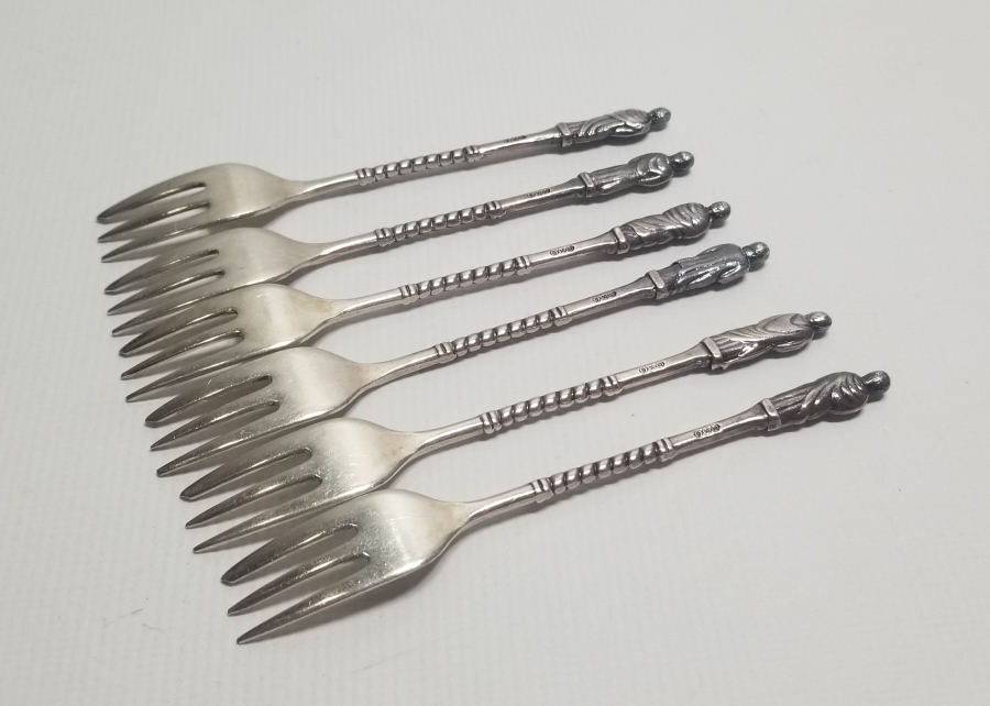 KABARTMA İŞÇİLİKLİ GÜMÜŞ KAPLAMA ANTİKA ÇATAL TAKIMI