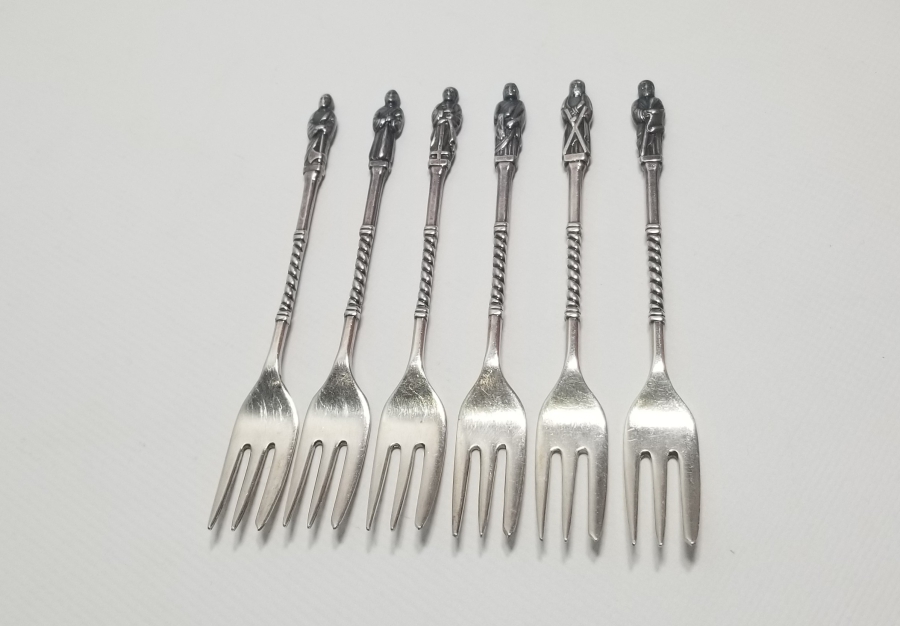 KABARTMA İŞÇİLİKLİ GÜMÜŞ KAPLAMA ANTİKA ÇATAL TAKIMI