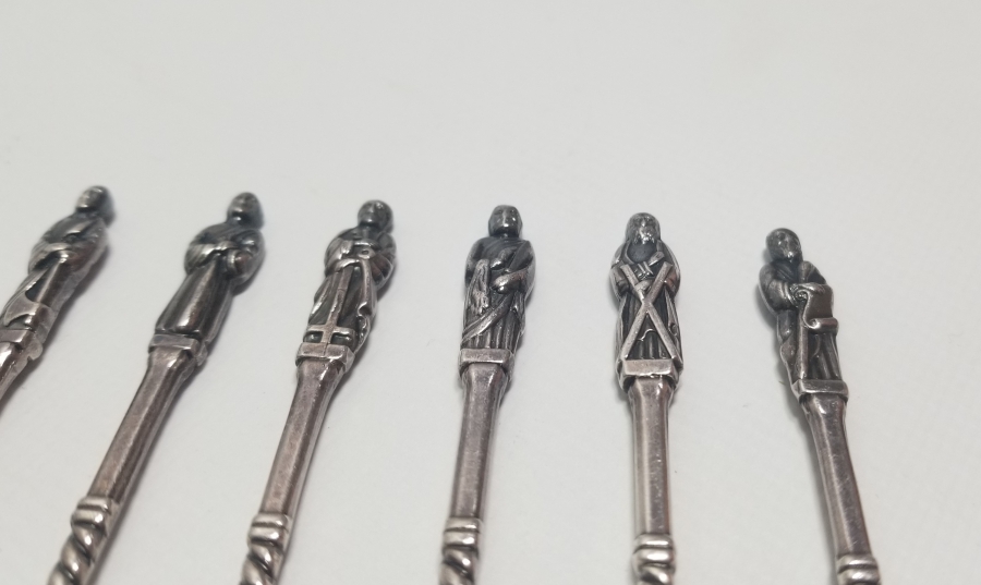 KABARTMA İŞÇİLİKLİ GÜMÜŞ KAPLAMA ANTİKA ÇATAL TAKIMI