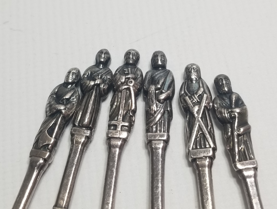 KABARTMA İŞÇİLİKLİ GÜMÜŞ KAPLAMA ANTİKA ÇATAL TAKIMI