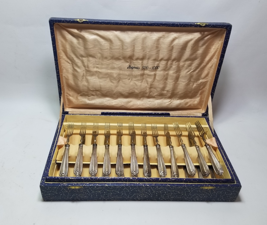 ORİJİNAL KUTUSUNDA GÜMÜŞ SAPLI ANTİKA ÇATAL - BIÇAK TAKIMI