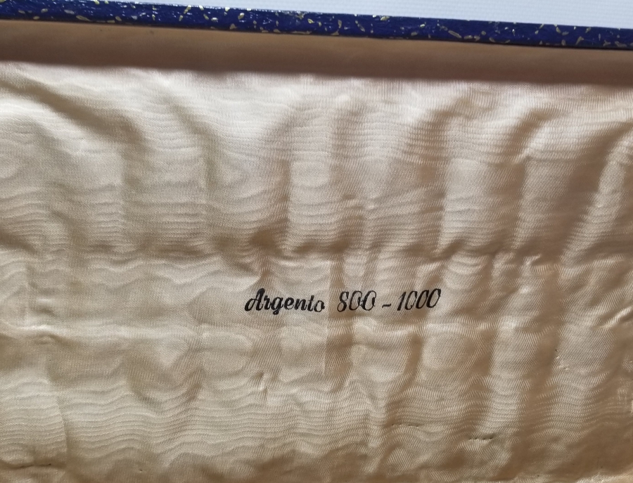 ORİJİNAL KUTUSUNDA GÜMÜŞ SAPLI ANTİKA ÇATAL - BIÇAK TAKIMI