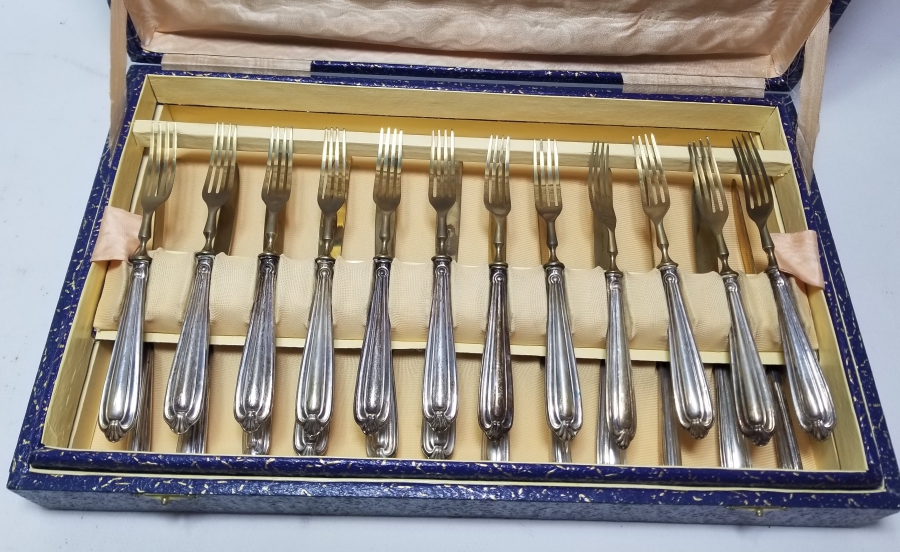 ORİJİNAL KUTUSUNDA GÜMÜŞ SAPLI ANTİKA ÇATAL - BIÇAK TAKIMI