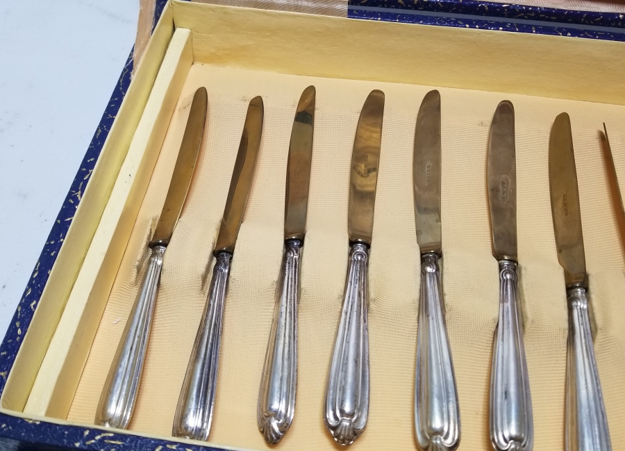 ORİJİNAL KUTUSUNDA GÜMÜŞ SAPLI ANTİKA ÇATAL - BIÇAK TAKIMI