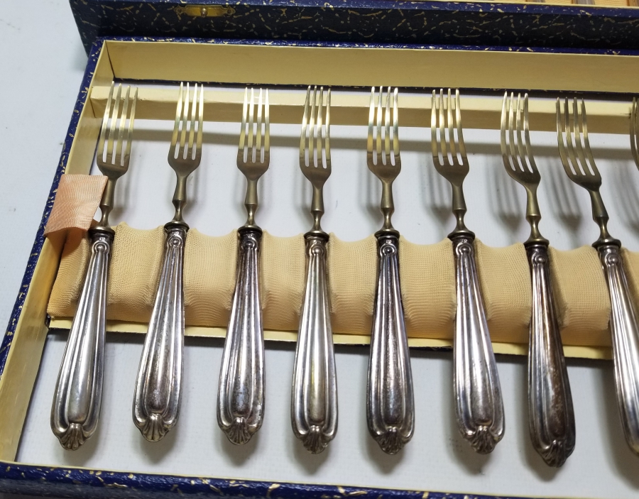 ORİJİNAL KUTUSUNDA GÜMÜŞ SAPLI ANTİKA ÇATAL - BIÇAK TAKIMI