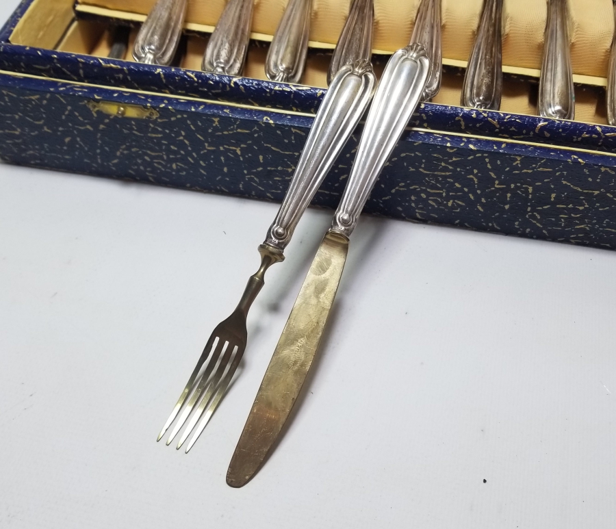 ORİJİNAL KUTUSUNDA GÜMÜŞ SAPLI ANTİKA ÇATAL - BIÇAK TAKIMI